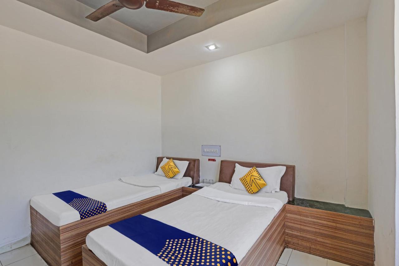 Oyo Flagship 80463 Hotel Mini Palace Vadodara Esterno foto