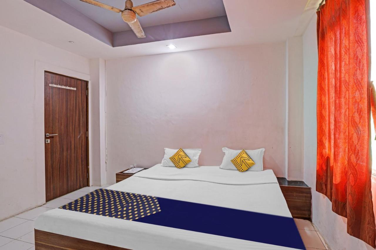 Oyo Flagship 80463 Hotel Mini Palace Vadodara Esterno foto