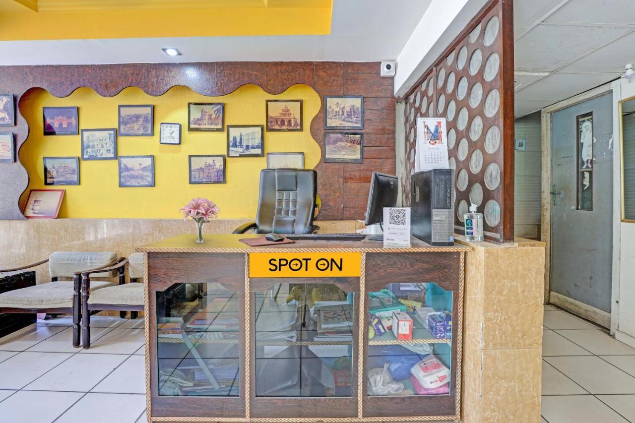 Oyo Flagship 80463 Hotel Mini Palace Vadodara Esterno foto
