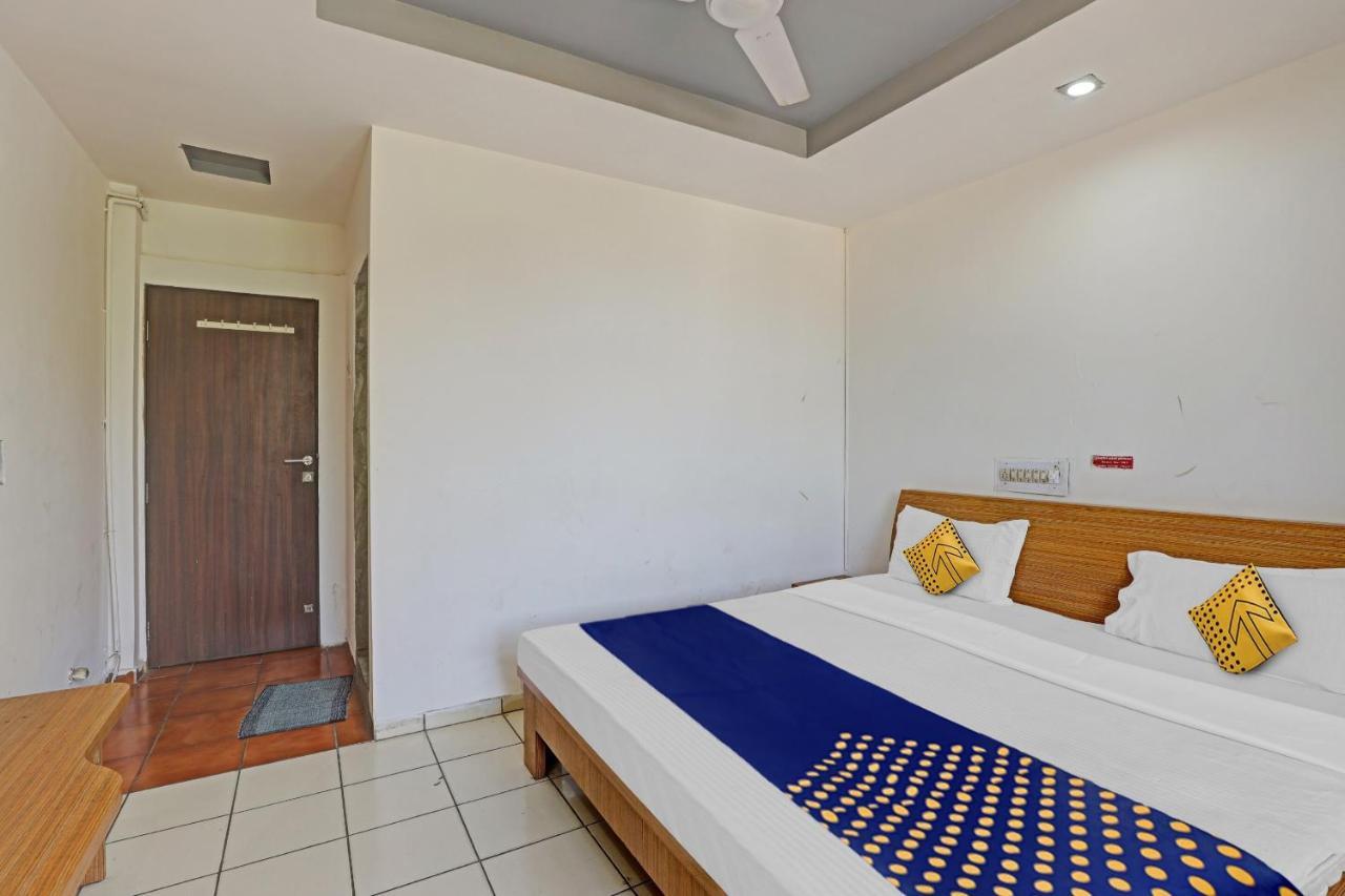 Oyo Flagship 80463 Hotel Mini Palace Vadodara Esterno foto