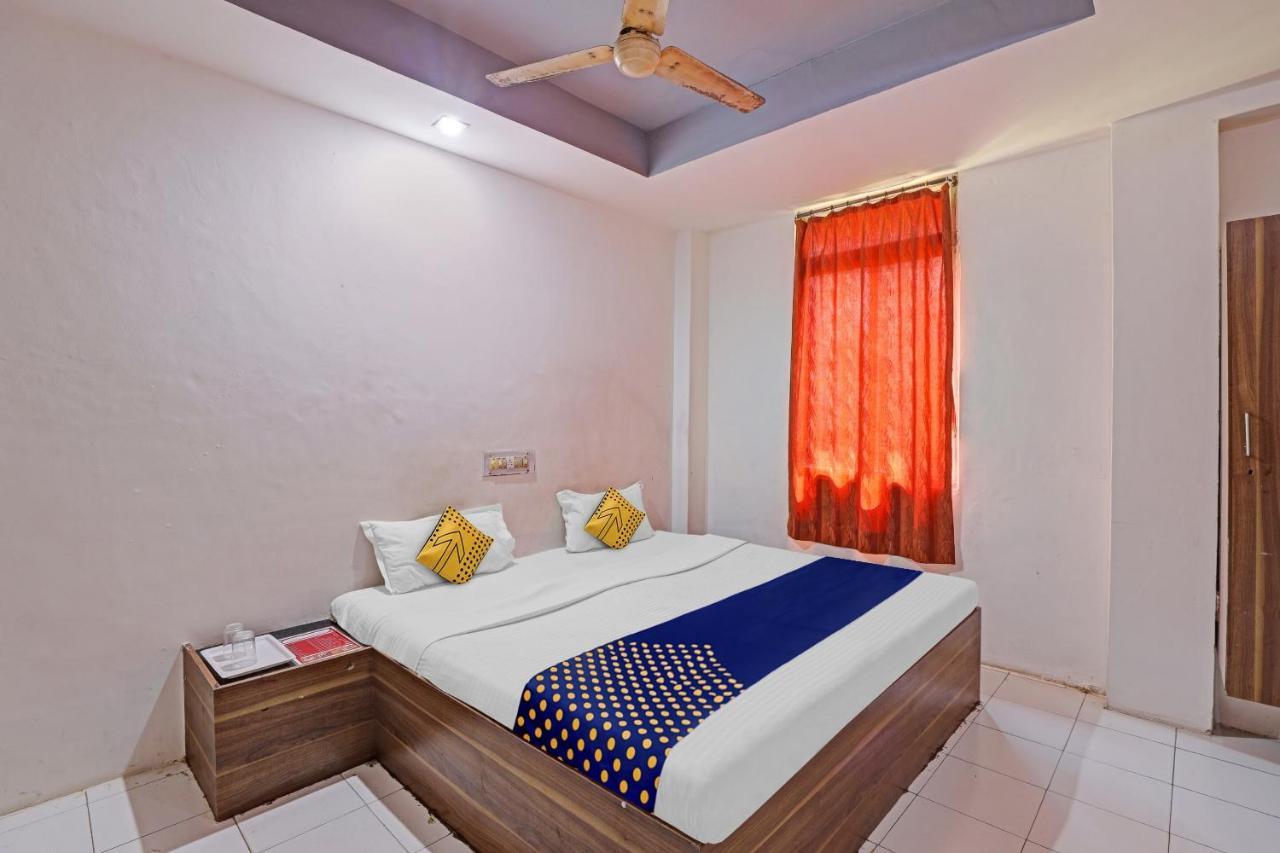 Oyo Flagship 80463 Hotel Mini Palace Vadodara Esterno foto