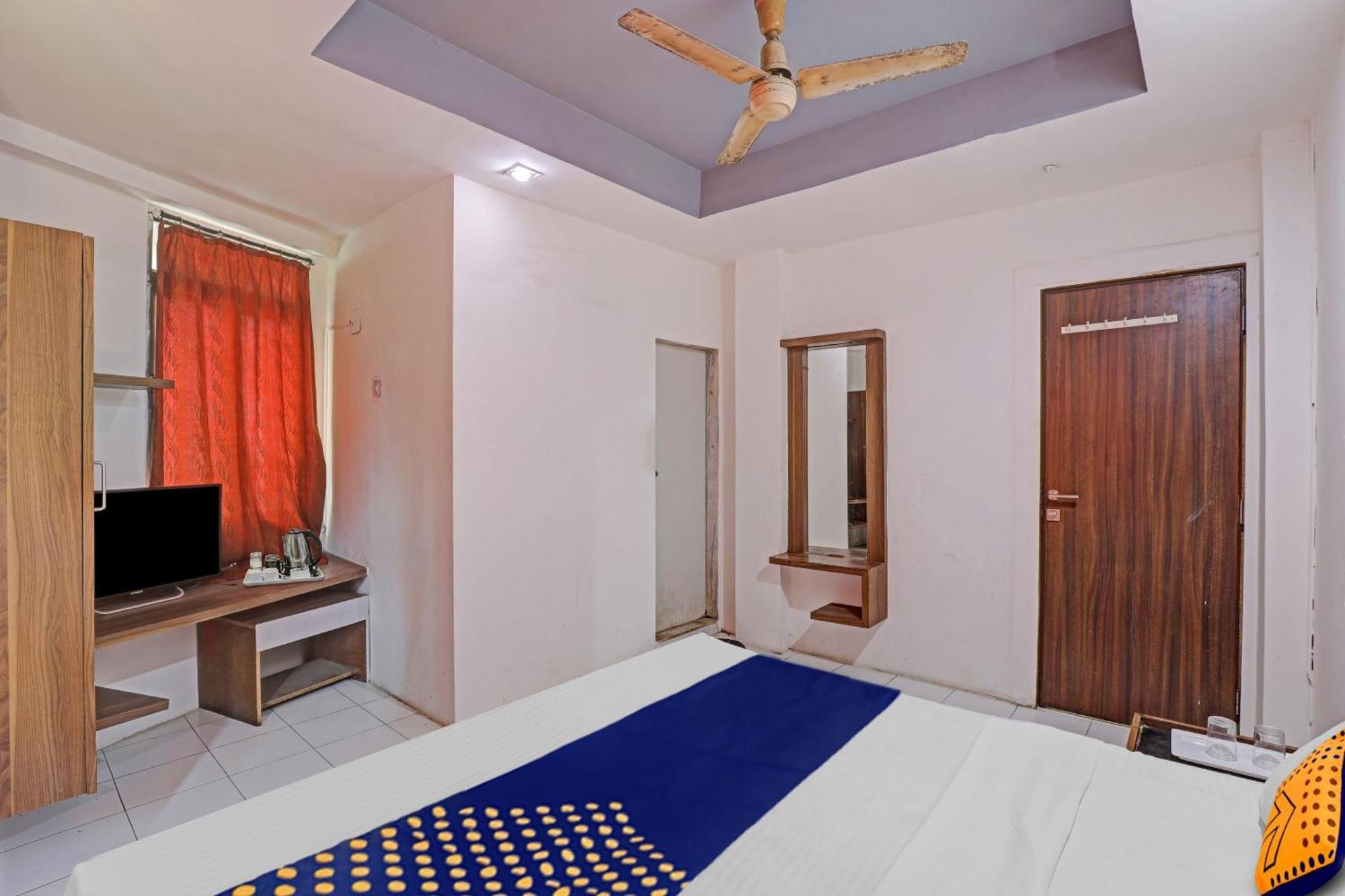 Oyo Flagship 80463 Hotel Mini Palace Vadodara Esterno foto