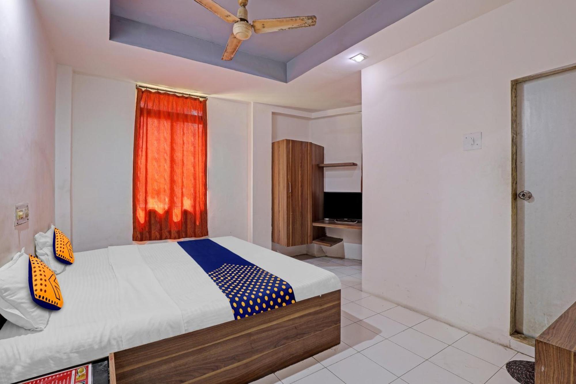 Oyo Flagship 80463 Hotel Mini Palace Vadodara Esterno foto