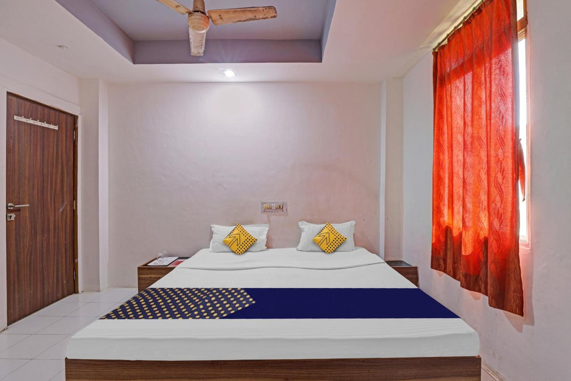 Oyo Flagship 80463 Hotel Mini Palace Vadodara Esterno foto