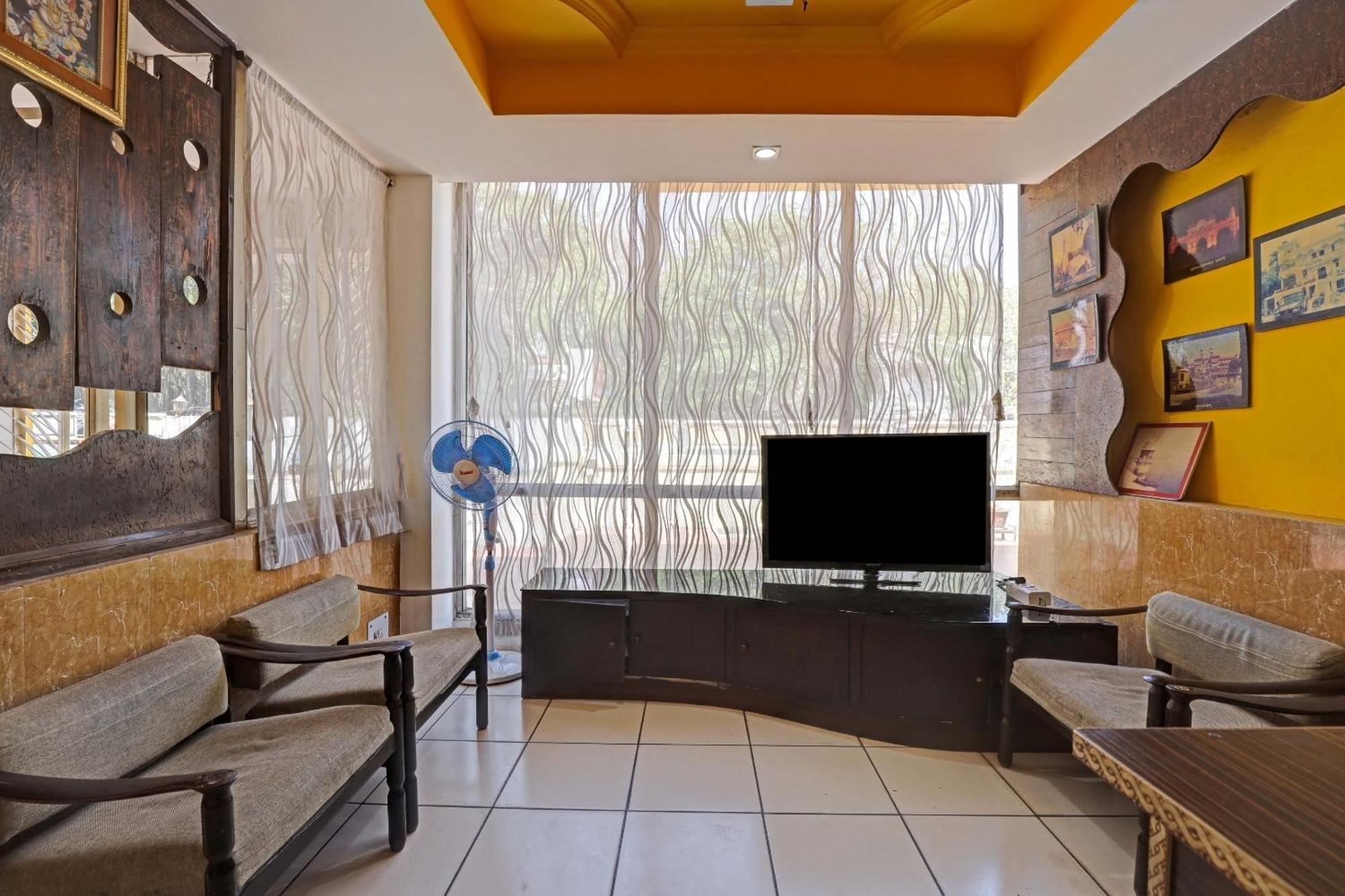 Oyo Flagship 80463 Hotel Mini Palace Vadodara Esterno foto