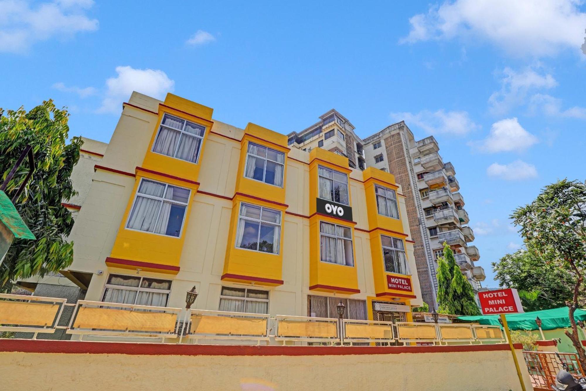 Oyo Flagship 80463 Hotel Mini Palace Vadodara Esterno foto