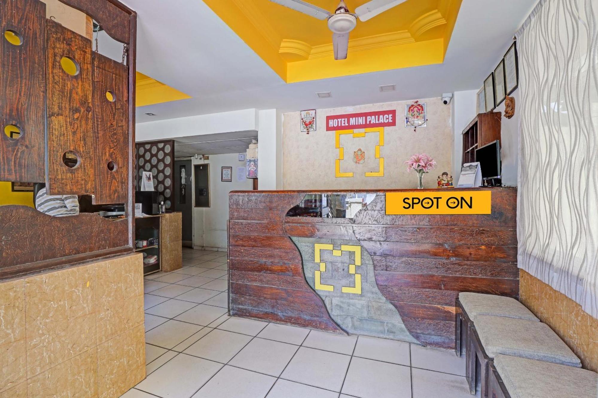 Oyo Flagship 80463 Hotel Mini Palace Vadodara Esterno foto